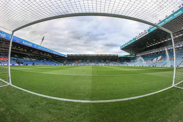 Bu akşamki Premier Lig armatürü Leeds United, Aston Villa 'ya karşı.
