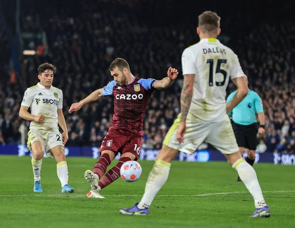 Aston Villa 'nın 16 numaralı Calum Odası skoru 0-3.