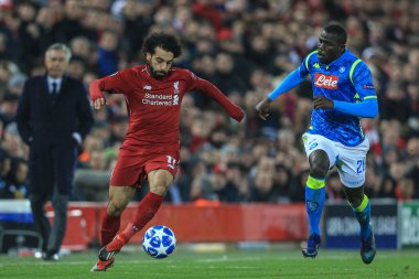 11 Aralık 2018, Anfield, Liverpool, İngiltere; UEFA Şampiyonlar Ligi, Liverpool v Napoli; Liverpool 'dan Muhammed Salah (11), Napoli' den Kalidou Koulibaly 'i (26) geçti.