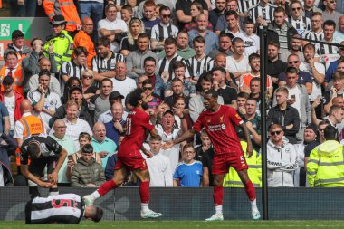 14 Eylül 2019, Anfield, Liverpool, İngiltere; Premier League Football, Liverpool vs Newcastle United; Mohamed Salah (11) Liverpool 'lu 3 gol atma hedefini kutluyor-