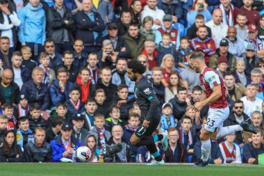 31 Ağustos 2019, Turf Moor, Burnley, İngiltere; Premier League Football, Burnley vs Liverpool: Liverpool 'lu Mohamed Salah (11), Burnley' li Erik Pieters (23) Chas