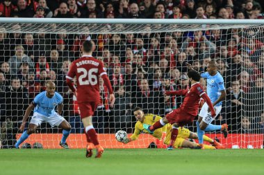 4 Nisan 2018, Anfield, Liverpool, İngiltere Şampiyonlar Ligi çeyrek final, ilk ayak, Liverpool - Manchester City; Liverpool 'dan Muhammed Salah 1-0 öne geçiyor.