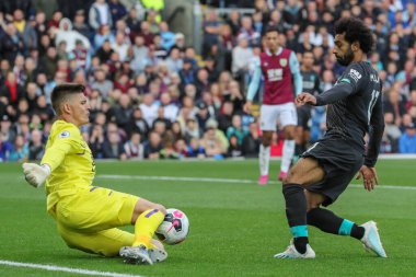 31 Ağustos 2019, Turf Moor, Burnley, İngiltere; Premier Lig Futbolu, Burnley Liverpool 'a karşı: Burnley' li Nick Pope (1) Liverpool 'lu Mohamed Salah' dan yakın mesafeden şut kurtardı (11)