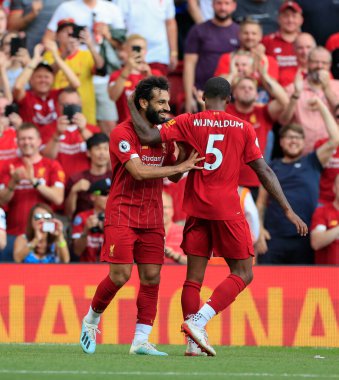 23 Ağustos 2019, Anfield, Liverpool, İngiltere; Premier League Football, Liverpool vs Arsenal; Liverpool 'lu Mohamed Salah (11) 57. dakikada üçüncü golü attı, Liverpoo' ya karşı 3-0.