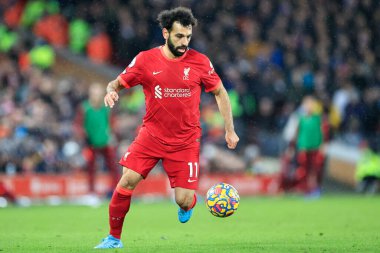 Liverpool 'dan Mohamed Salah # 11 topu alıyor.