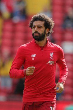 14 Eylül 2019, Anfield, Liverpool, İngiltere; Premier League Football, Liverpool vs Newcastle United; Mohamed Salah (11) Liverpool maçı başlamadan önce ısındı