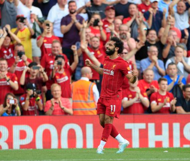 23 Ağustos 2019, Anfield, Liverpool, İngiltere; Premier League Football, Liverpool vs Arsenal; Liverpool 'lu Mohamed Salah (11) 57. dakikada üçüncü golü attı, Liverpoo' ya karşı 3-0.