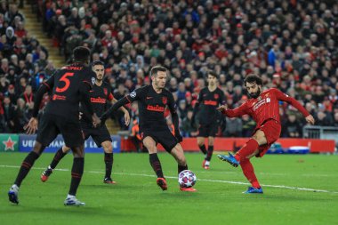 11 Mart 2020, Anfield, Liverpool, İngiltere; UEFA Şampiyonlar Ligi, 16 bacaklı 2 bacaklı raunt, Liverpool - Atletico Madrid: Liverpool 'lu Mohamed Salah (11) gol atarken