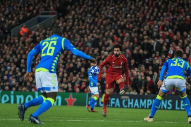 11 Aralık 2018, Anfield, Liverpool, İngiltere; UEFA Şampiyonlar Ligi, Liverpool v Napoli; Liverpool 'dan Muhammed Salah (11) topa çapraz vuruyor