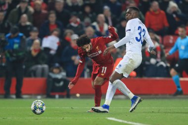 5 Kasım 2019, Anfield, Liverpool, İngiltere; UEFA Şampiyonlar Ligi, Liverpool v KRC Genk: Liverpool 'lu Mohamed Salah (11) bali kaybetti