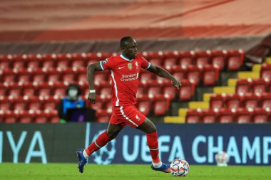 Liverpool 'lu Mohamed Salah (11) kanadı kırdı