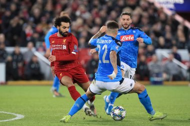 27 Kasım 2019, Anfield, Liverpool, İngiltere; UEFA Şampiyonlar Ligi, Liverpool v Napoli: Liverpool 'dan Muhammed Salah (11), Napoli' den Giovanni Di Lorenzo (22) ile mücadele ediyor
