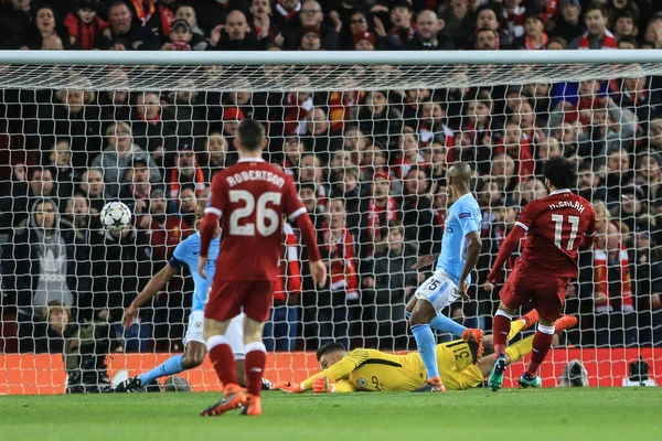 4 Nisan 2018, Anfield, Liverpool, İngiltere Şampiyonlar Ligi çeyrek final, ilk ayak, Liverpool - Manchester City; Liverpool 'dan Muhammed Salah 1-0 öne geçiyor.