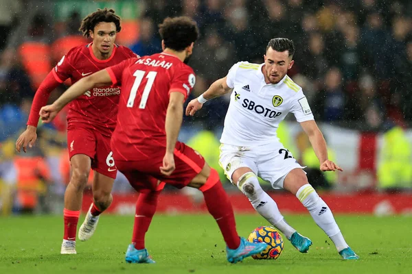 Jack Harrison Van Leeds United Probeert Langs Mohamed Salah Van — Stockfoto