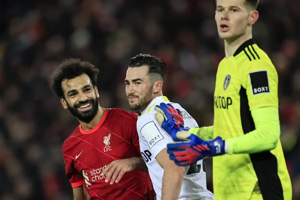 Mohamed Salah Liverpool Szórakozik Jack Harrison Leeds United Ahogy Várják — Stock Fotó