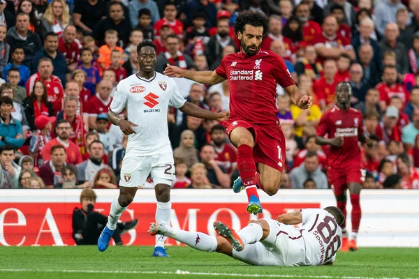 Liverpools Mohamed Salah Tacklas Torinos Tomas Rinco — Stockfoto