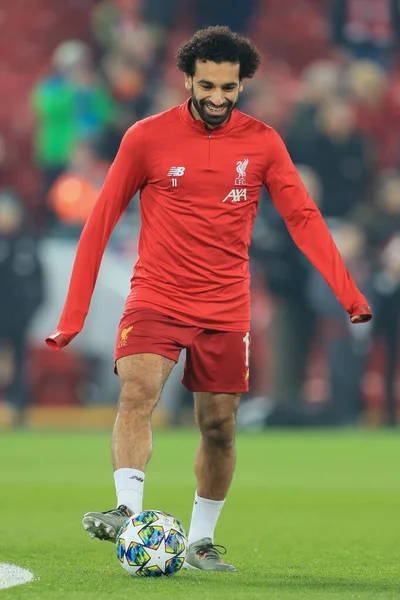 5 Kasım 2019, Anfield, Liverpool, İngiltere; UEFA Şampiyonlar Ligi, Liverpool v KRC Genk: Liverpool 'dan Muhammed Salah (11) ısınıyor