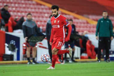 Liverpool 'lu Mohamed Salah (11) kanadı kırdı