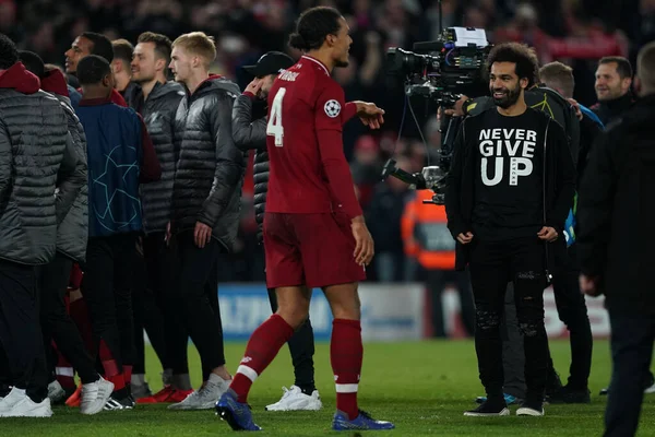 Liverpool Mohamed Salah Draagt Een Nooit Opgeven Shir — Stockfoto