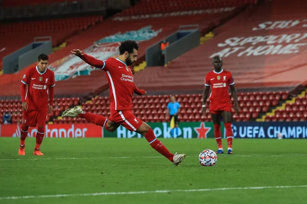 Mohamed Salah Liverpool Marca Penal Por —  Fotos de Stock