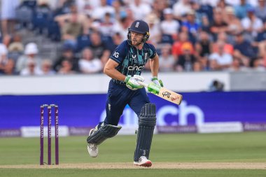 İngiltere 'nin Jos Buttler' ı iki sayı yaptı