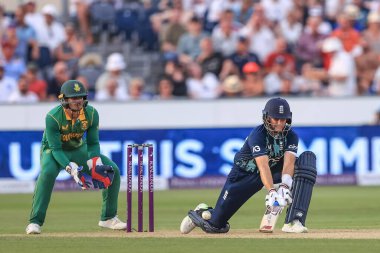 Joe Root of England with a reverse sweep