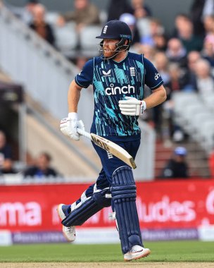 İngiltere 'den Jonny Bairstow bir koşu yapıyor