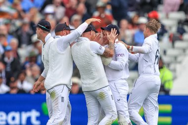 İngiltere 'den Sam Billings, Hintli Shreyas Iyer' i İngiliz Ben Stokes ile yakalamayı kutluyor