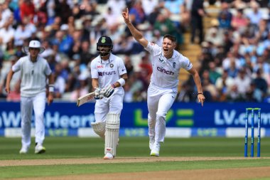 İngiltere 'den Matthew Potts, Hindistan' dan Hanuma Vihari 'nin kalesini LBW ile kutluyor.