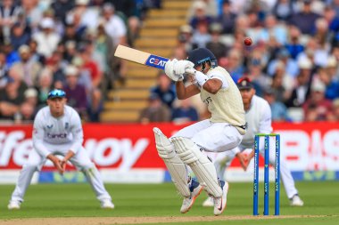 Hintli Shreyas Iyer, İngiltere 'li James Anderson' dan bir fedainin önünden çekildi.