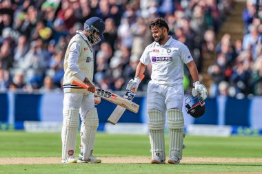 Hindistan 'dan Rishabh Pant, Hindistan' dan Ravindra Jadeja ile yüzyılı kutluyor