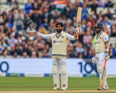 Hintli Ravindra Jadeja yüzyılı kutluyor (100 koşu)