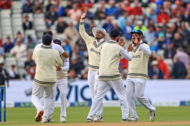 Hindistan İngiltere 'den Jack Leach' in kalesini kutluyor