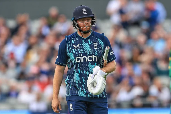 İngiliz David Willey, Güney Afrikalı Heinrich Klaasen tarafından yakalanırken gökyüzüne bakıyor.