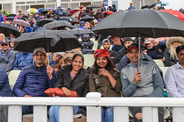 Fans Get Brollies Rain Stops Play Second Time — Stock Photo, Image