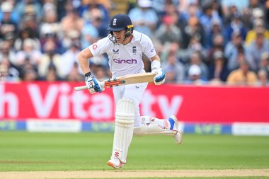 İngiltere 'den Sam Billings tek sayı için bastırıyor