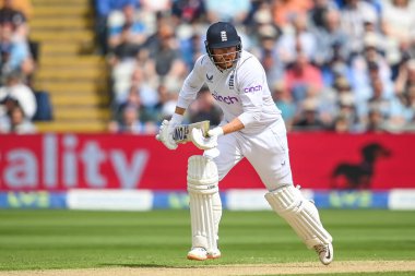 İngiltere 'den Jonny Bairstow hızlı bir koşu için mücadele ediyor