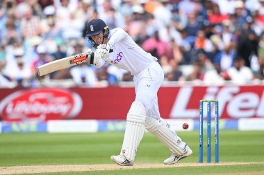 İngiltere 'den Zak Crawley oyun sırasında iş başında