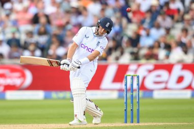 İngiltere 'den Joe Root, Hintli Jasprit Bumrah' dan bir fedaiyi atlattı.