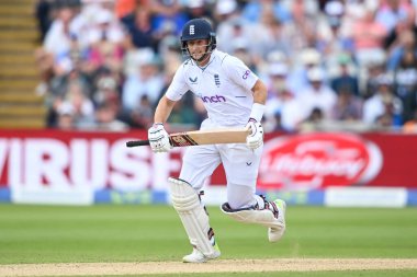 İngiltere 'nin Joe Root' u tek başına