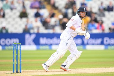 İngiltere 'den Jonny Bairstow oyun sırasında iş başında