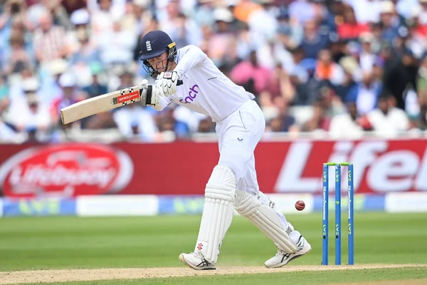 İngiltere 'den Zak Crawley oyun sırasında iş başında