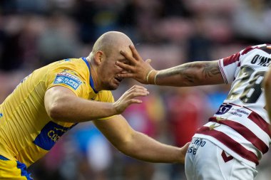 George King #10 of Hull KR takes a finger in the face from Brad ONeill #28 of Wigan Warriors 