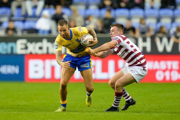 Ben Crooks Hull Held Harry Smith Wigan Warriors — 스톡 사진