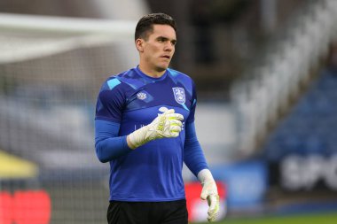 Lee Nicholls #21 of Huddersfield Town warms up
