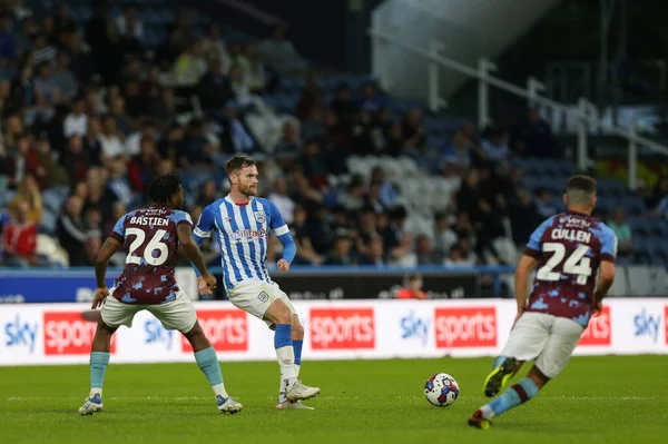 Oliver Turton Huddersfield Town Passes Ball — Foto de Stock