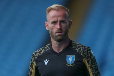 Barry Bannan #10 of Sheffield Wednesday arrives at the game prior to kick off