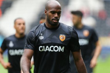 Oscar Estupinan #19 of Hull City during the warm up 