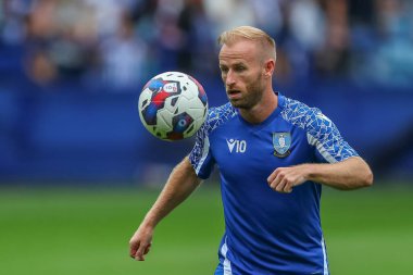 Barry Bannan #10 of Sheffield Wednesday warms up ahead of kick off
