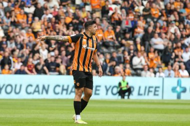 Ozan Tufan #7 of Hull City appeals to the ref